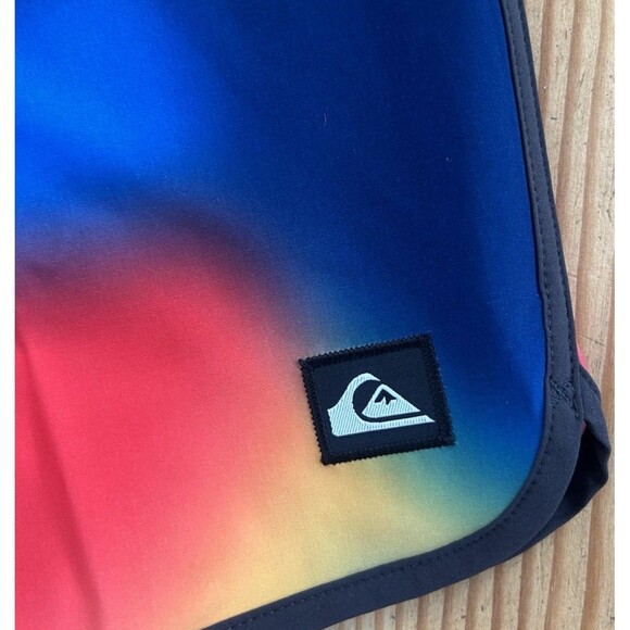 Quiksilver Men's Surfsilk Scallop 19" Boardshorts Swim Shorts Beach Surf Size 34 - Picture 4 of 5